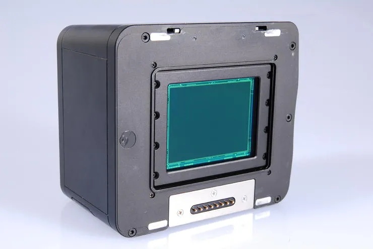 中画幅专业摄影机身产品展示：高分辨率数码后背，适用于广告摄影