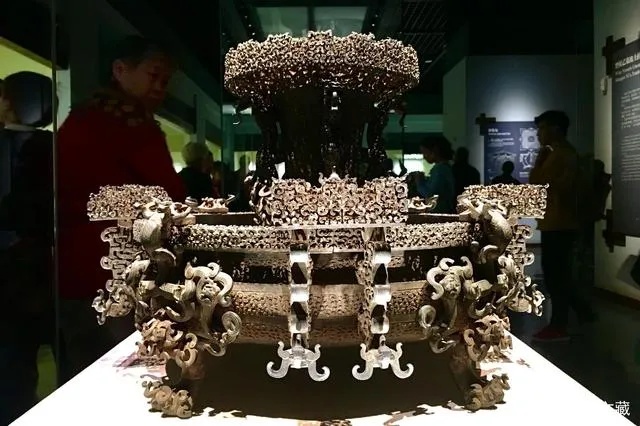 曾侯乙尊盘青铜器展现战国镂空纹饰细节_1