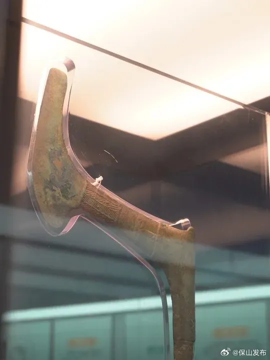 保山市博物馆藏春秋战国铜柄铜钺权杖_1