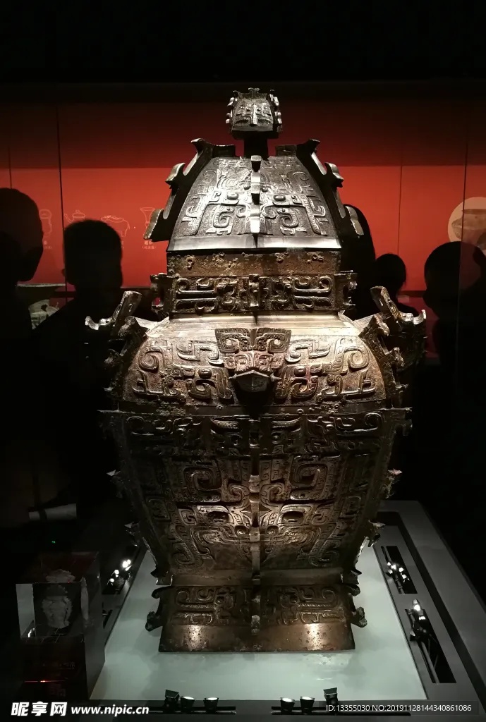 湖南省博物馆展出的商代皿方罍青铜器_1