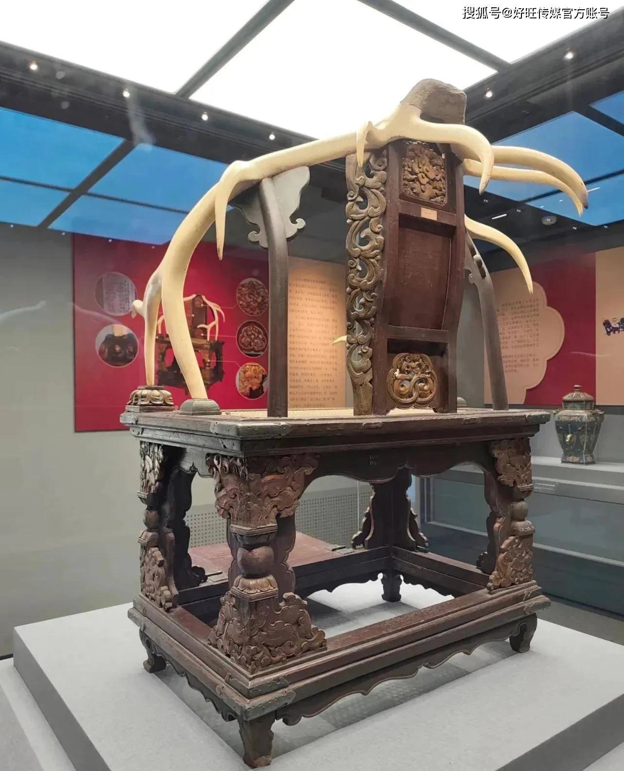 沈阳故宫博物院展陈的皇太极鹿角椅全景_1