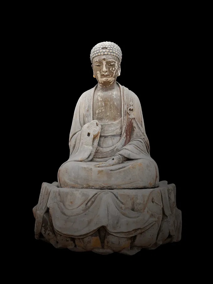 大足石刻博物馆释迦牟尼像神情悲悯衣饰流畅_1