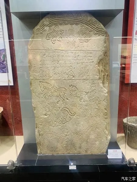 丽江市博物院南诏吐蕃碑刻藏文与人物动物纹样_1