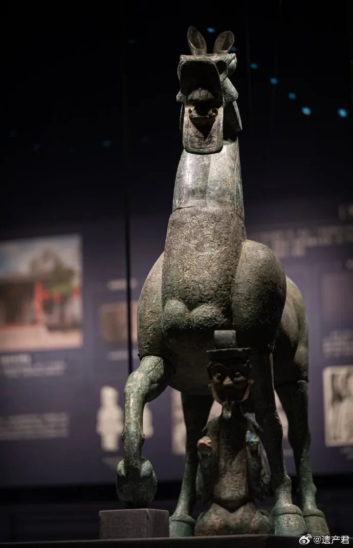 广西博物馆西汉青铜大铜马侧面展示_1