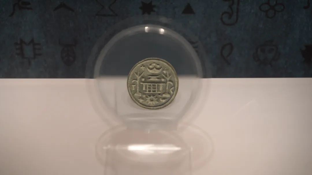 罗家坝遗址博物馆铜印章文物呈现桥形钮与圆形印体_2