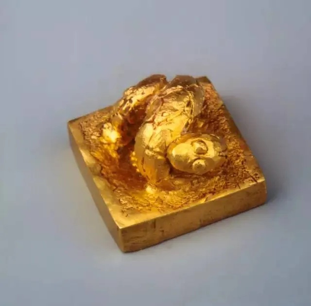 西汉滇王之印金印蟠蛇纽细节清晰金黄色泽_1