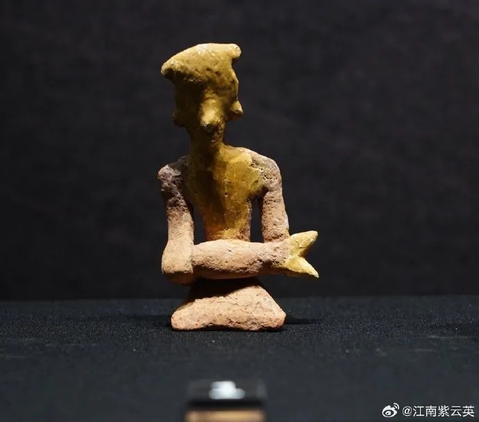 湖北省博物馆藏石家河玉人像正面清晰展示_1