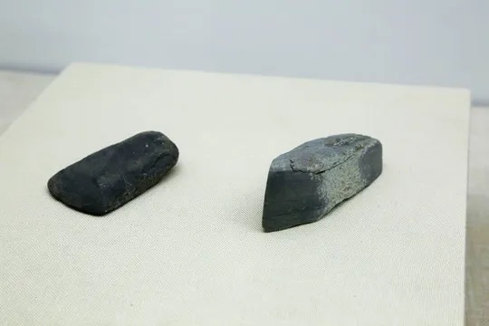 贵州省博物馆藏新石器时代双肩石锛文物全貌_1