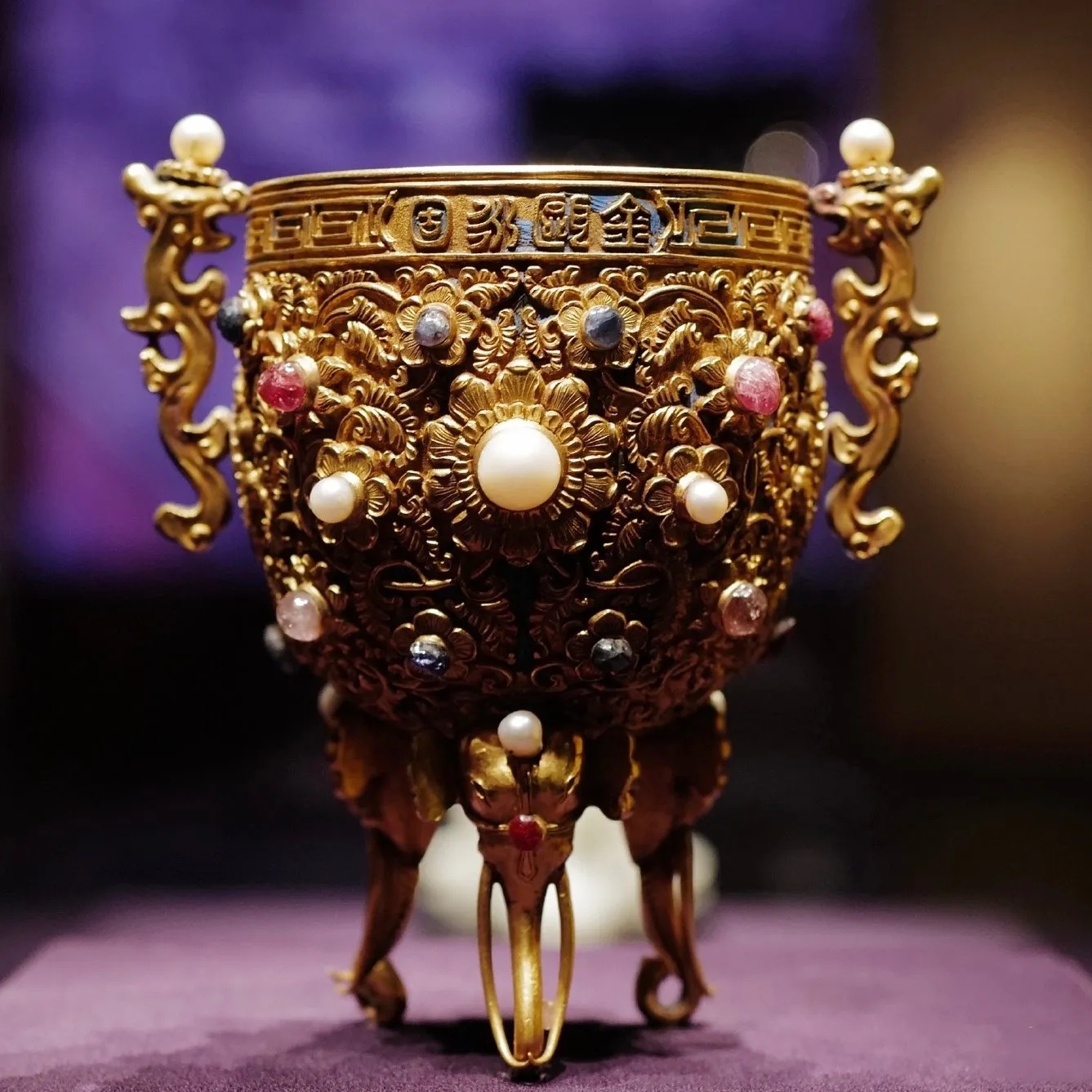 清代乾隆金嵌珍珠宝石金瓯永固杯_1