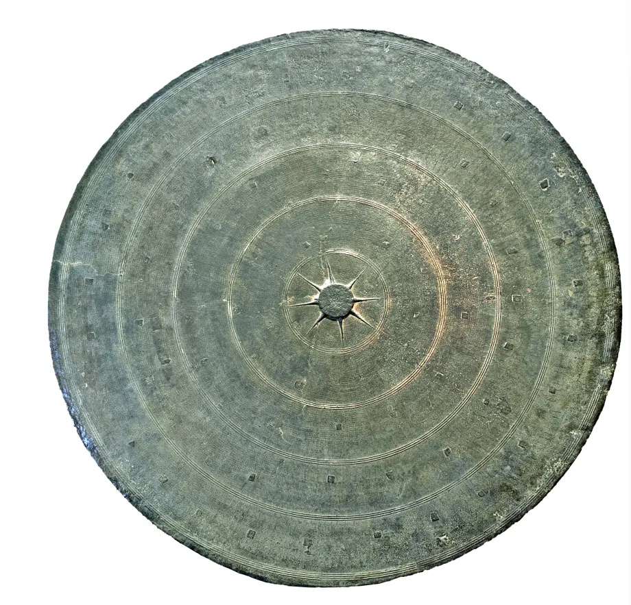 广西民族博物馆藏西汉云雷纹大铜鼓整体造型_1