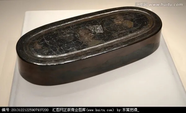 广州博物馆秦蕃禺漆盒展现木胎黑漆朱红云纹_1