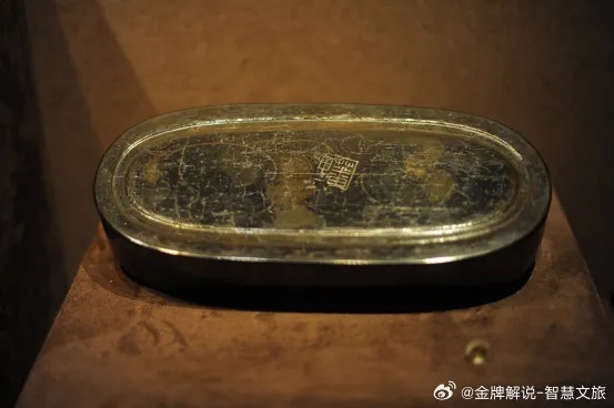 广州博物馆秦蕃禺漆盒盖面烙印蕃禺二字铭文_2