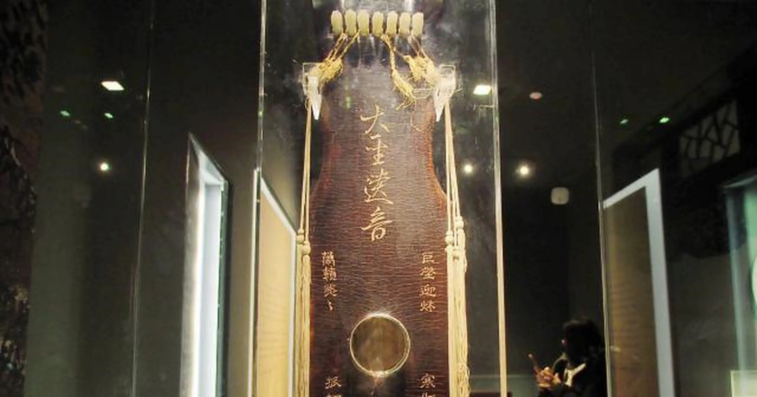 故宫博物院藏唐代大圣遗音琴全貌_1