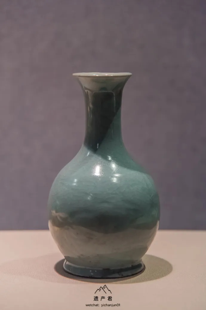 河南博物院藏北宋汝窑天蓝釉刻花鹅颈瓶_1