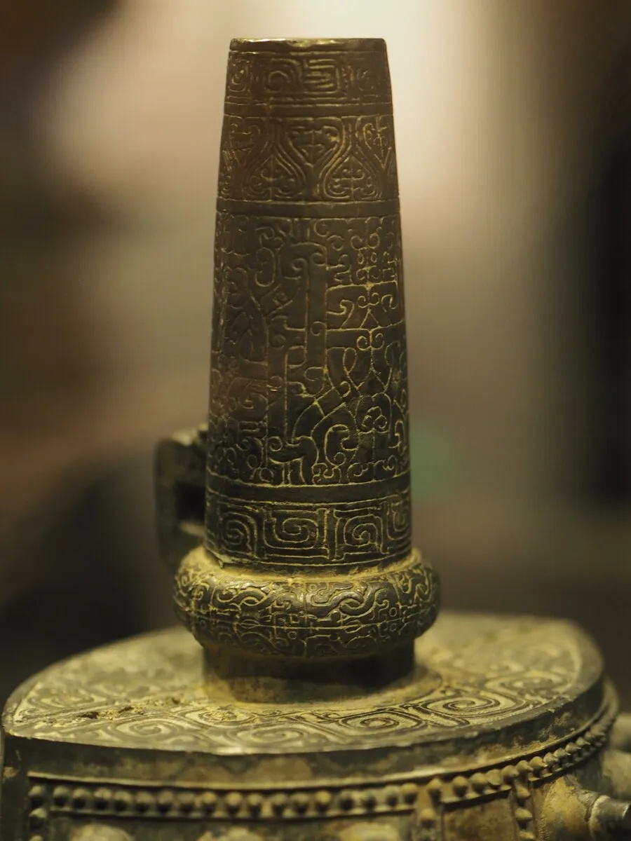 绍兴博物馆藏春秋铭文青铜甬钟全形_1