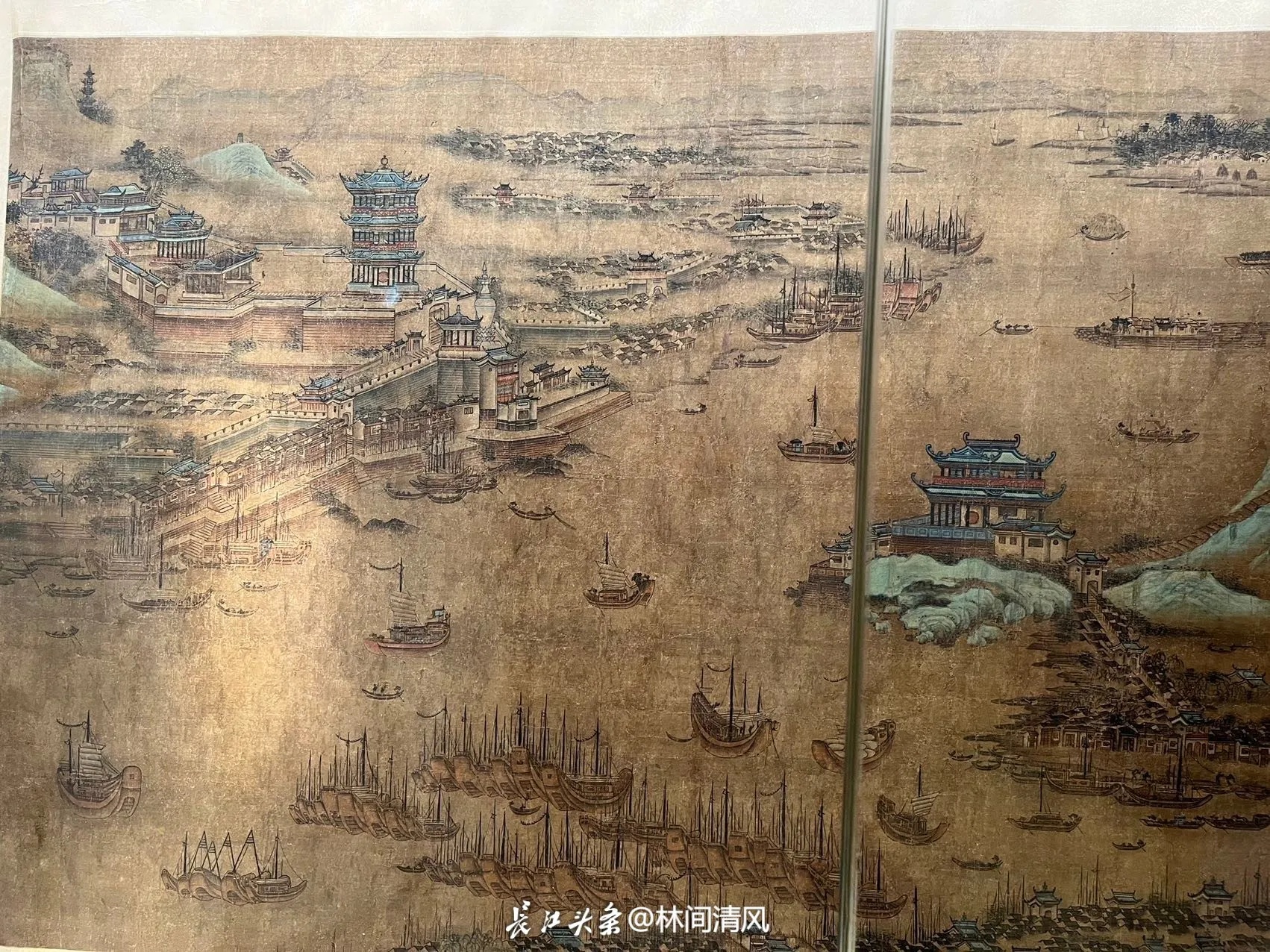 明代绢本《江汉揽胜图》展现黄鹤楼与长江交汇胜景_1