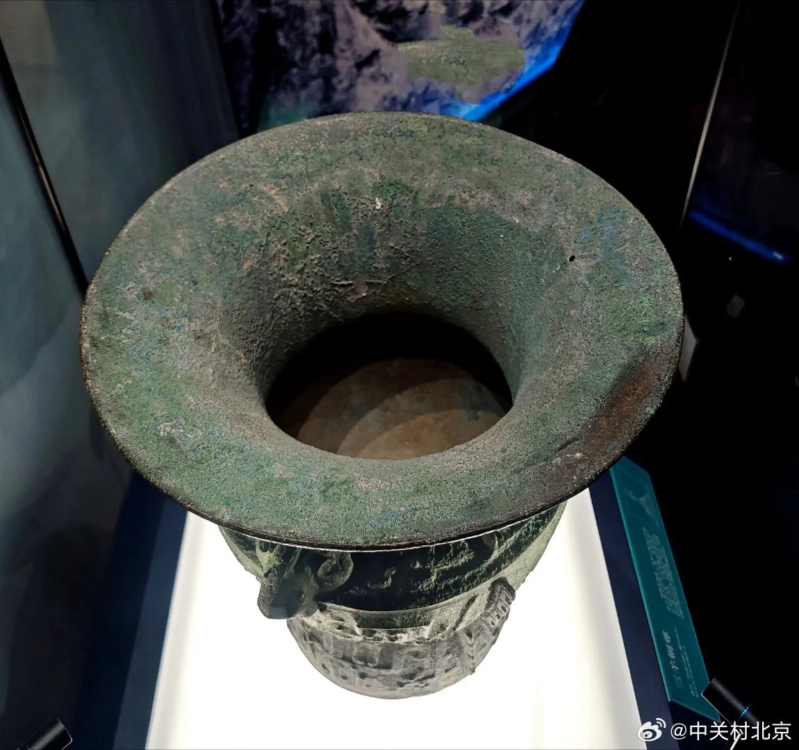 重庆中国三峡博物馆商三羊尊饰云雷纹与三羊首造型_1