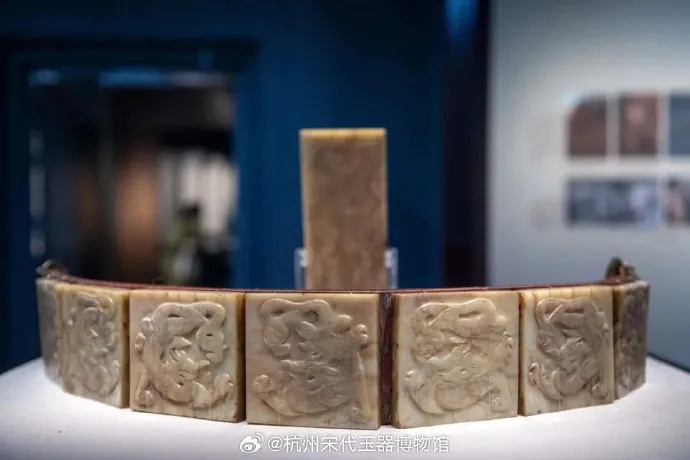 五代前蜀王建玉大带和田玉雕展台陈列_1