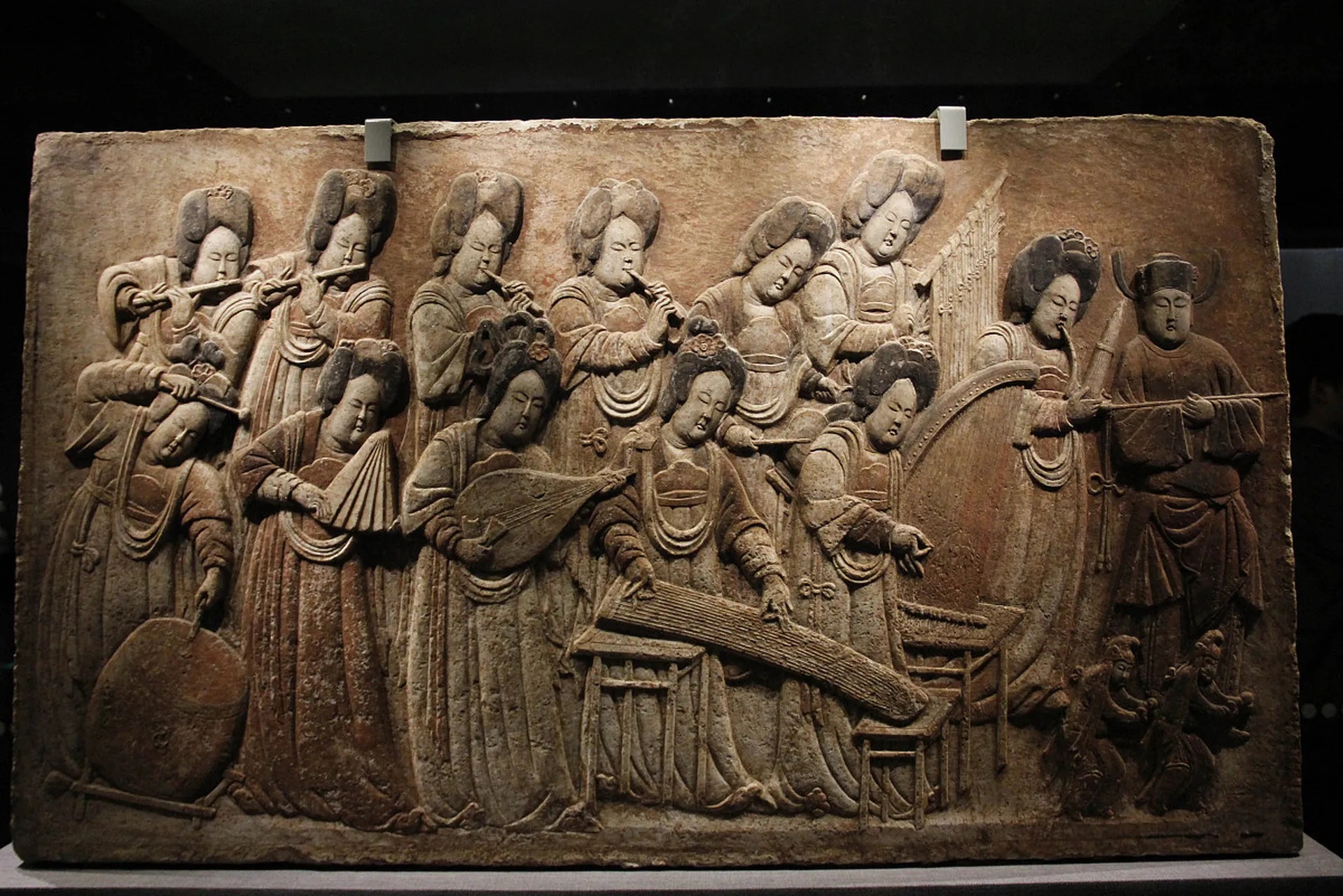河北博物院彩绘散乐图浮雕展现五代十五人乐队演奏场景_1