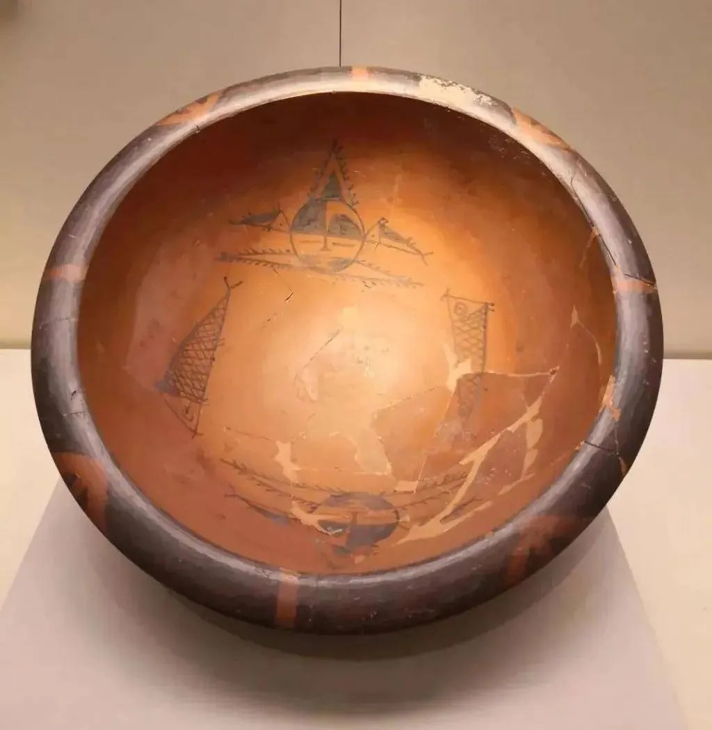 中国国家博物馆展出的人面鱼纹彩陶盆_1