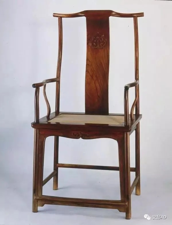 上海博物馆藏明代黄花梨四出头官帽椅整体造型与纹理细节_1