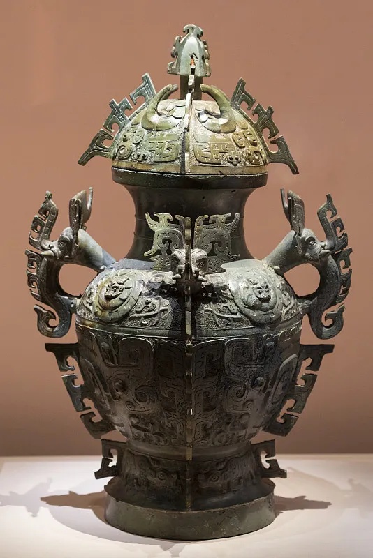 西周象首耳兽面纹铜罍整体展示_1