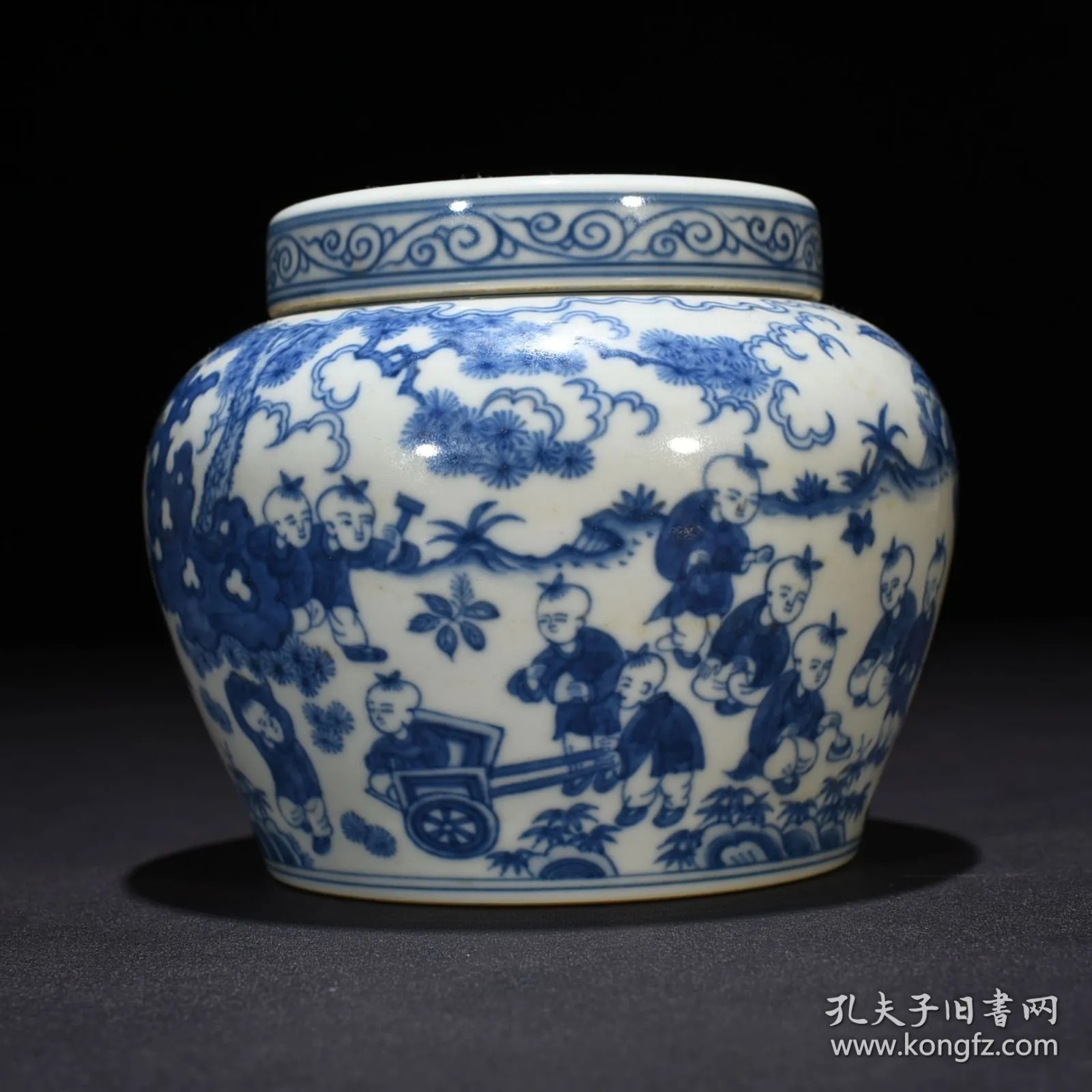 故宫博物院藏明青花婴戏图盖罐全貌_1