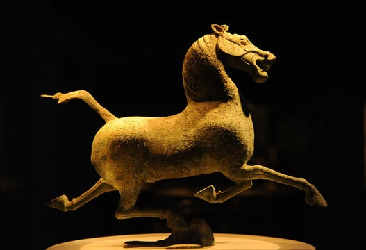 甘肃博物馆铜奔马侧面特写_1