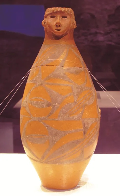细泥红陶人头形器口彩陶瓶博物馆展品_2