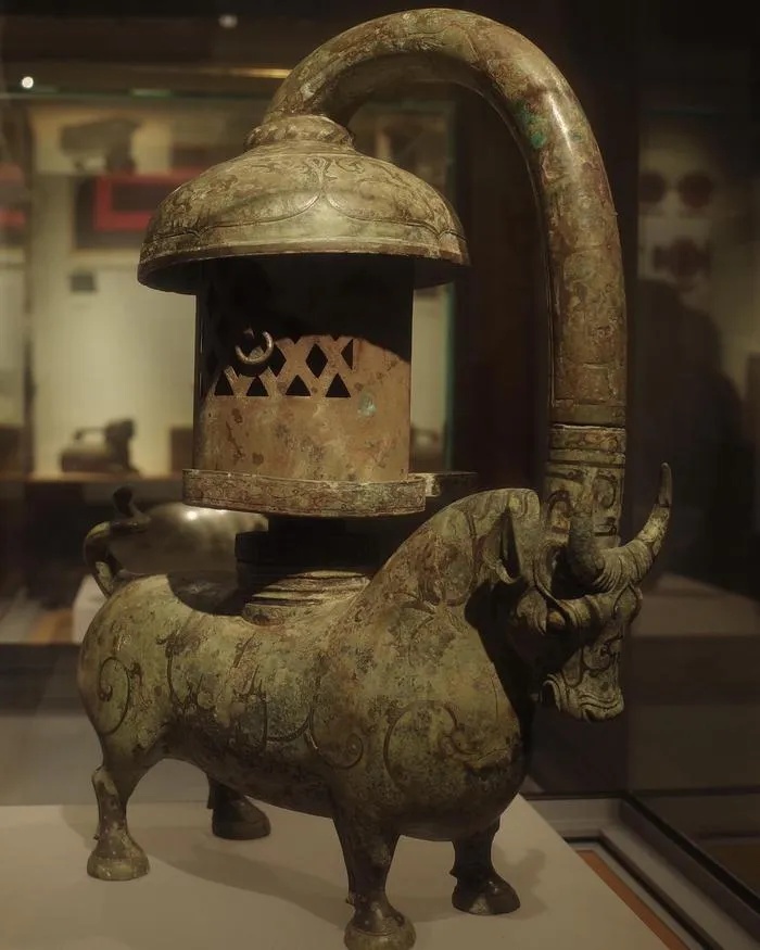 东汉错银铜牛灯南京博物院藏青铜灯_1