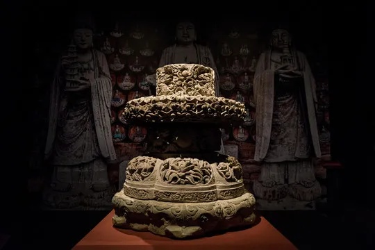 大足石刻博物馆明代香炉文物展现镂空龙纹花卉雕刻_1