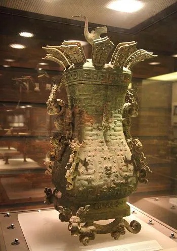 河南博物院莲鹤方壶青铜器全貌_1