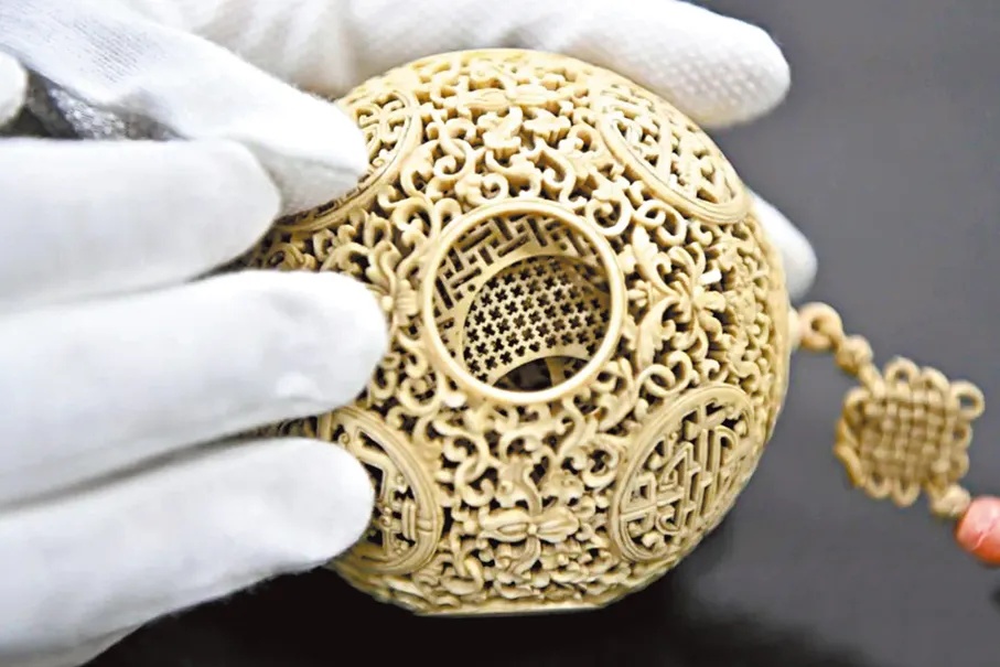 清中期象牙雕福寿宝相花十一层套球展现镂空雕刻细节_1