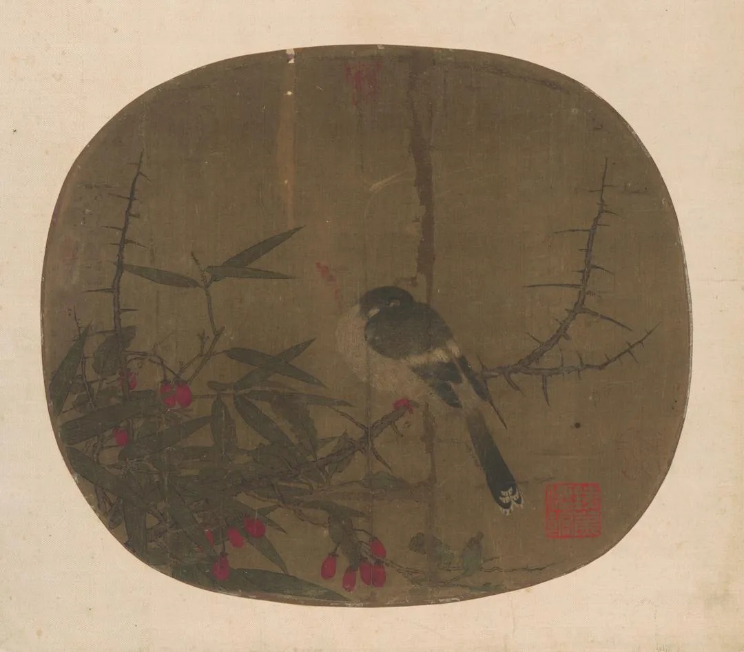 南宋竹丛雀鸟图团扇页中竹枝红果间栖息的雀鸟_1