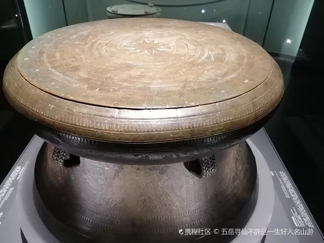 翔鹭纹铜鼓上的船纹与舞蹈纹生动精美_2