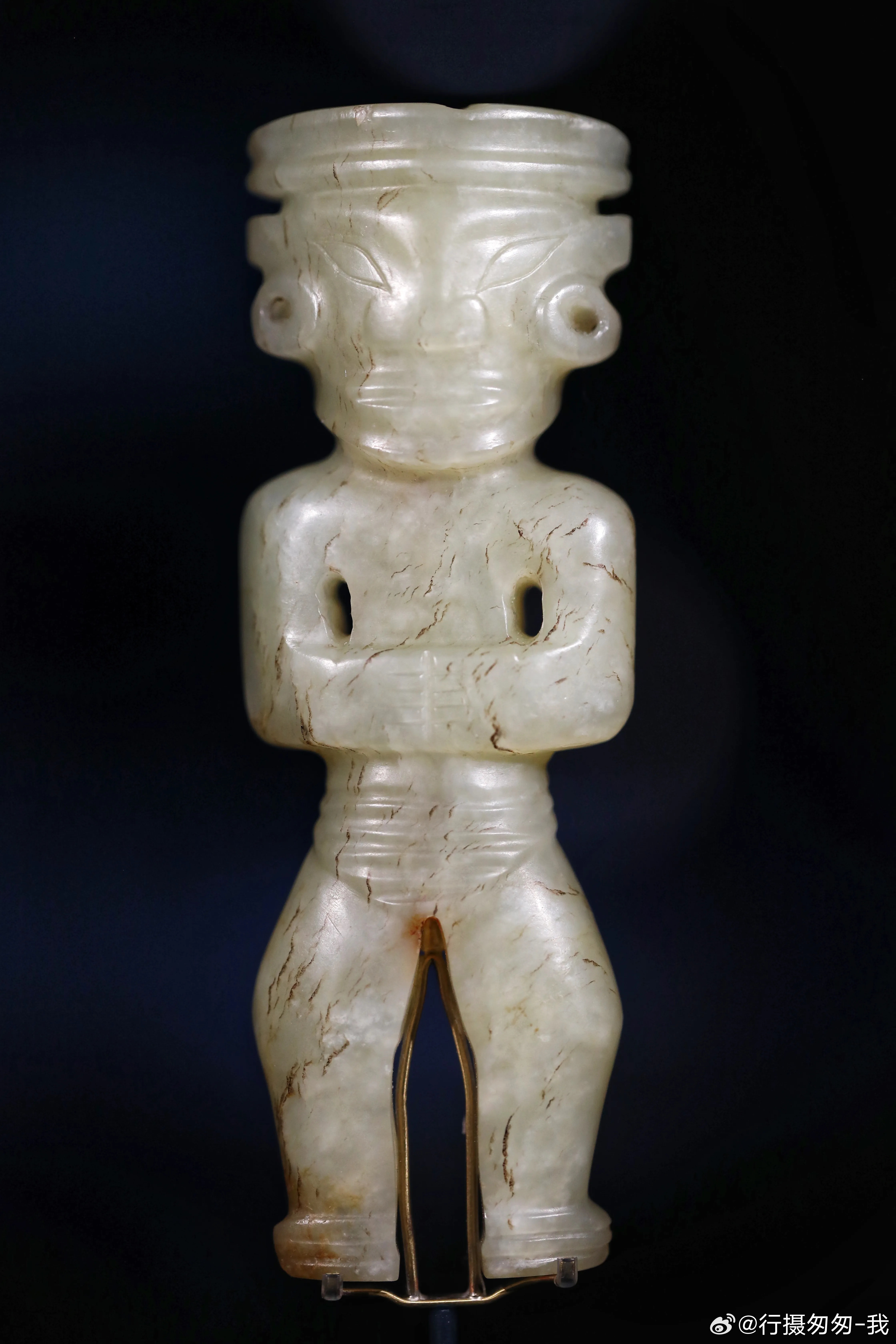 上海博物馆藏石家河文化玉神人头戴平顶冠双耳饰环_1