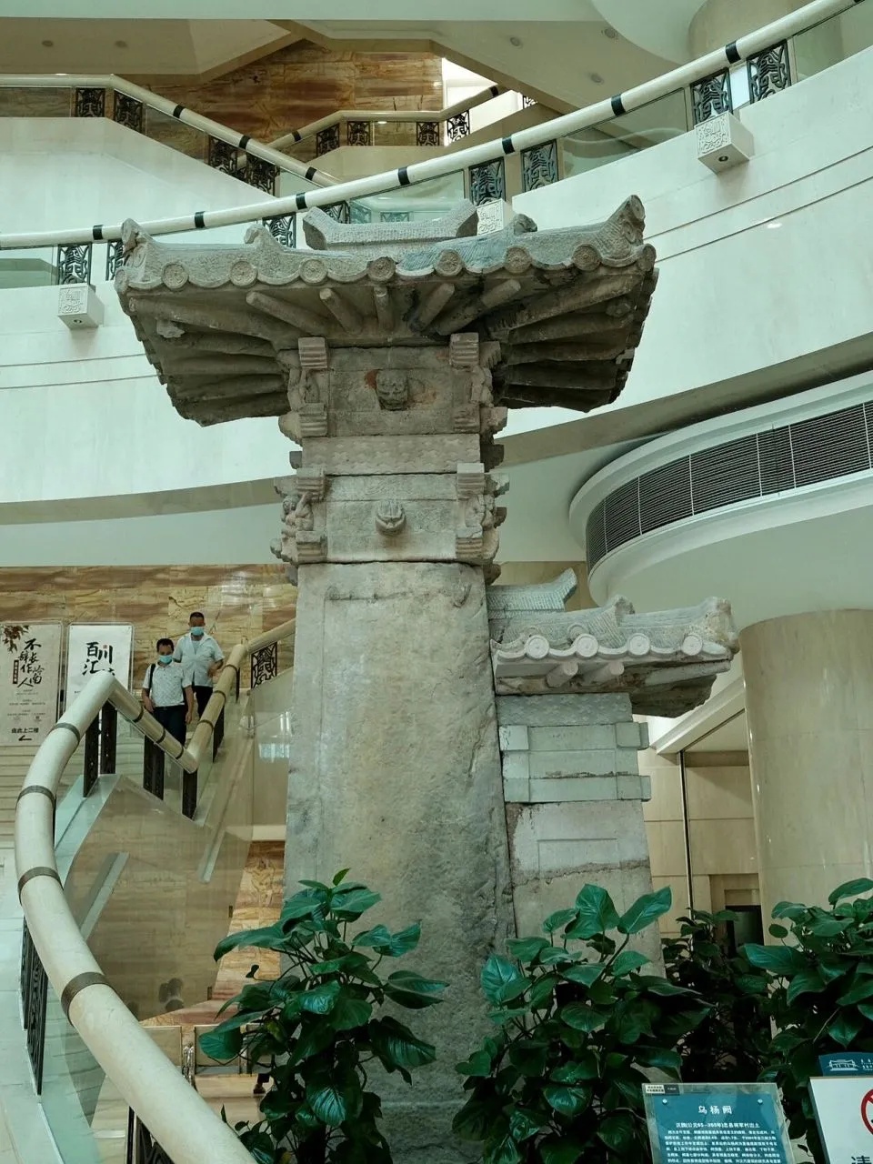 重庆中国三峡博物馆乌杨汉阙完整石构与雕刻细节_1