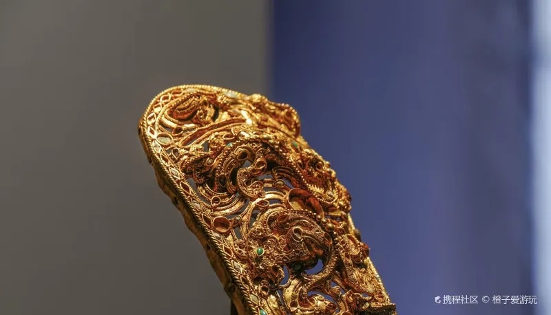 东汉八龙纹金带扣展现累丝镶宝工艺细节_1