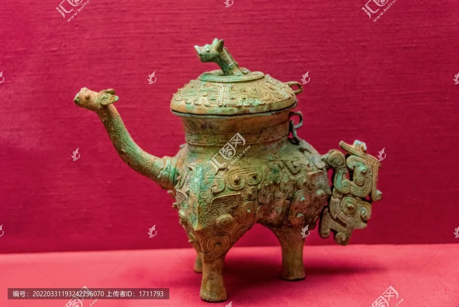 西周铜盉夔龙纹饰镂空细节_2