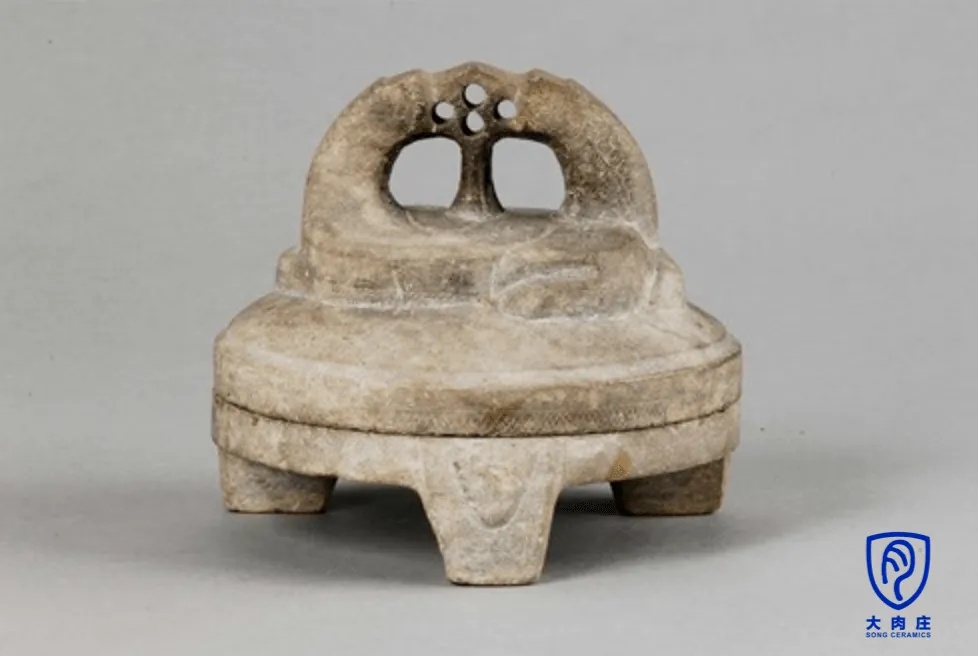 安徽博物院藏汉代三足兽纹石砚圆形造型与透雕双螭首盖面_1