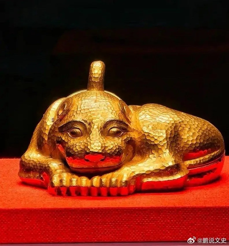 西汉金兽蜷匐于展柜中金光熠熠_1