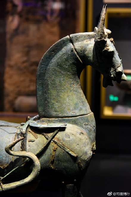 贵州省博物馆藏东汉铜车马轺车静立展示_1