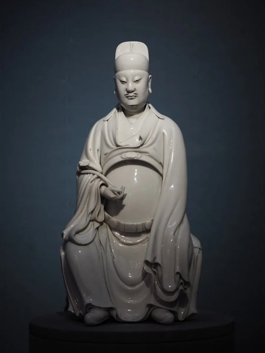 明代德化窑白瓷文昌帝君坐像何朝宗款福建博物院藏_1