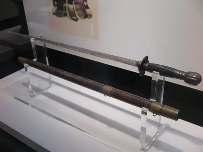 福建博物院藏李纲钢锏整体形态_1