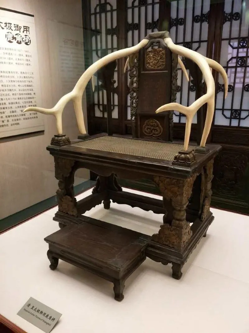 皇太极鹿角椅细节展现鹿角与木结构工艺_2
