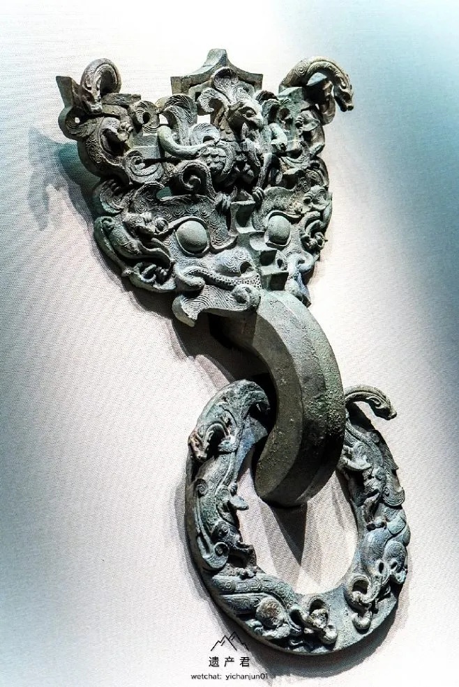 河北博物院藏战国透雕龙凤纹铜铺首兽面衔环特写_1