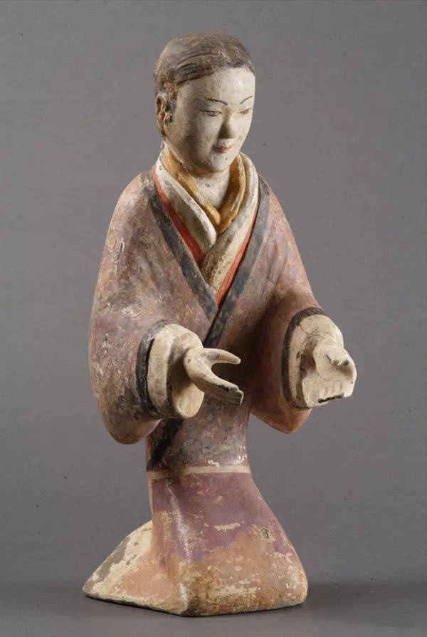汉景帝阳陵博物院塑衣式彩绘拱手跽坐女俑端庄静坐_1