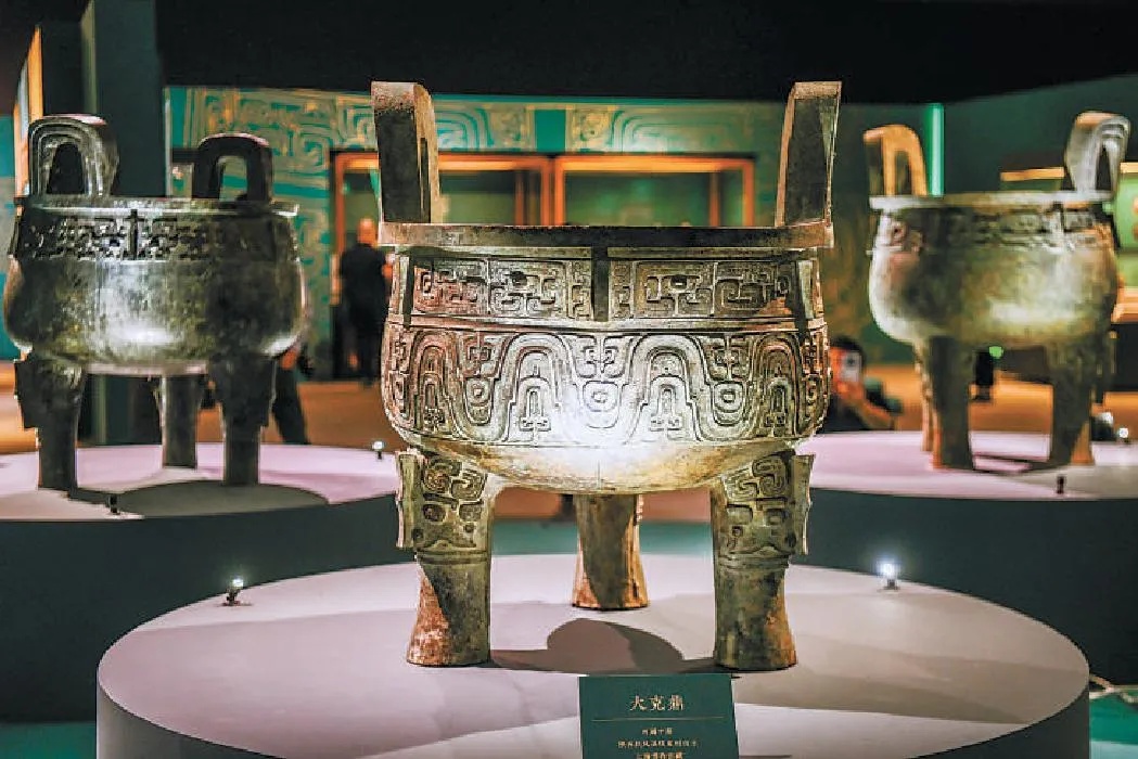 子龙鼎商代青铜圆鼎庄重造型与精美龙纹_1
