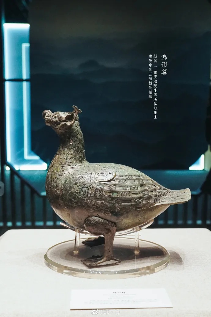 战国鸟形尊现鸽身兽耳鸭脚造型_2