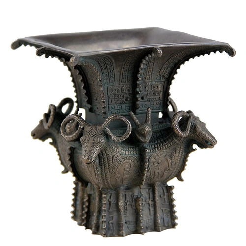 四羊方尊立体造型与精细羊首纹饰展示_1